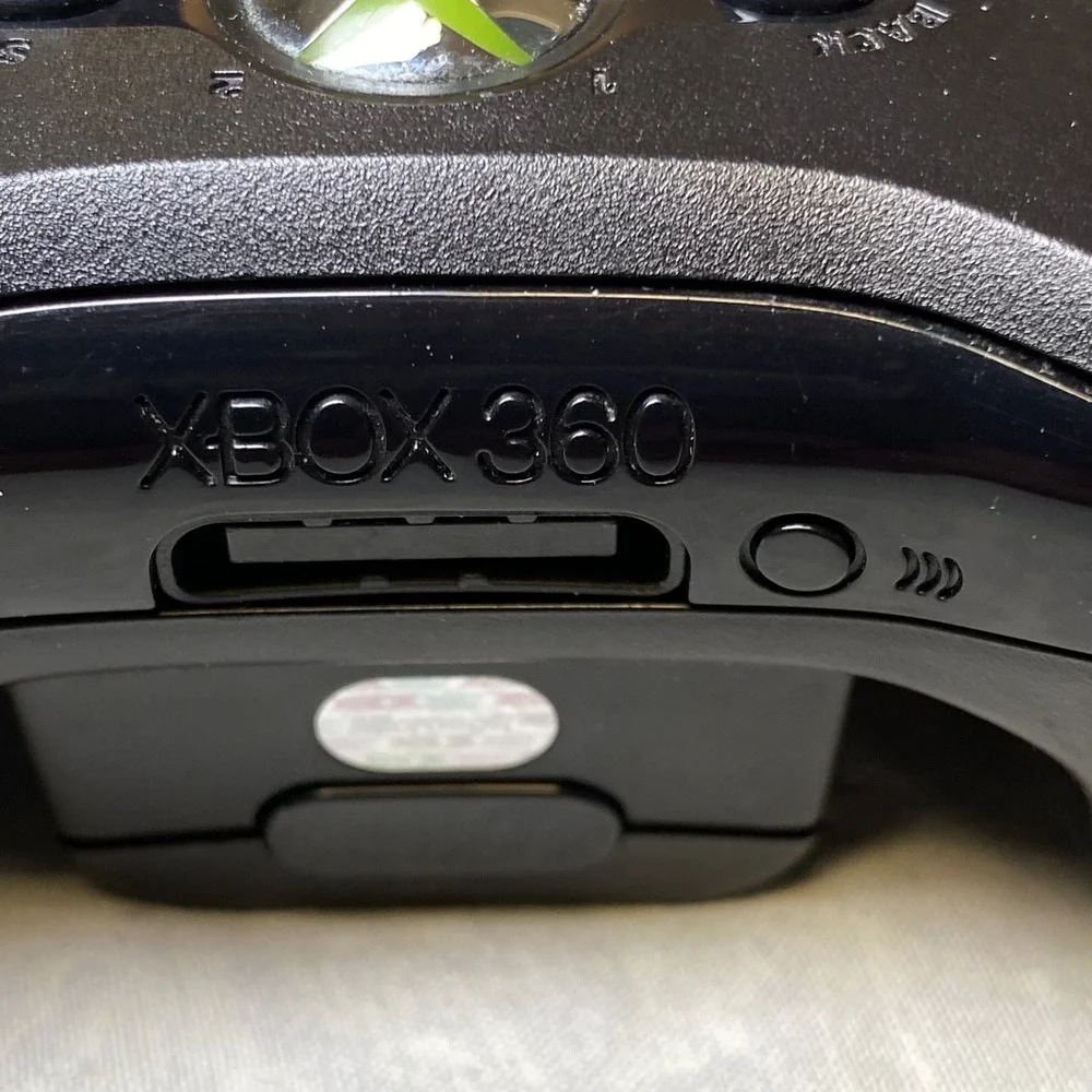 Microsoft Xbox 360 Wireless Controller Black Model 1403 Powers On w/Battery Pack